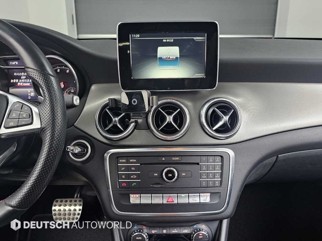 Mercedes Benz CLA Class 2018 Negro - Importación desde Corea - HF Imports Iquique - Foto 14