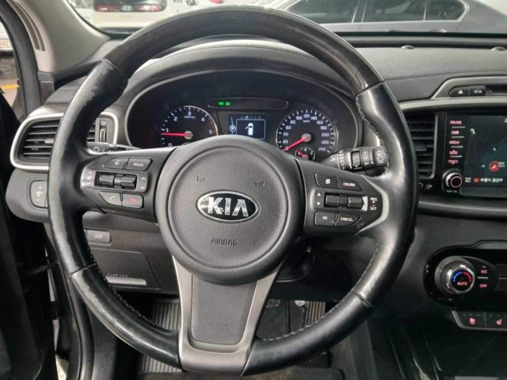 KIA Sorento - Vista 8