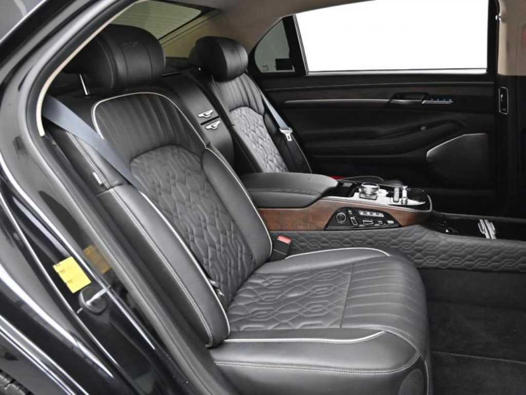 Genesis G90 - Vista 12