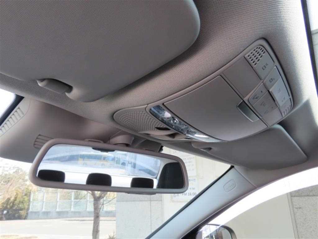 Mercedes Benz C Class - Vista 11