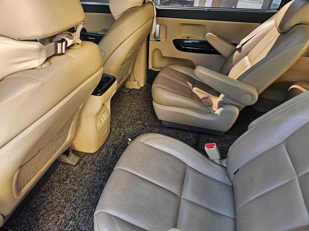 KIA Carnival - Vista 10