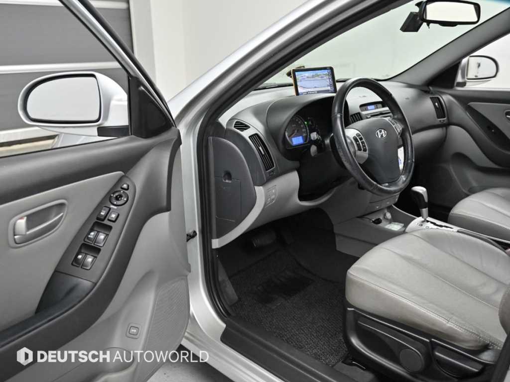 HYUNDAI Avante - Vista 11