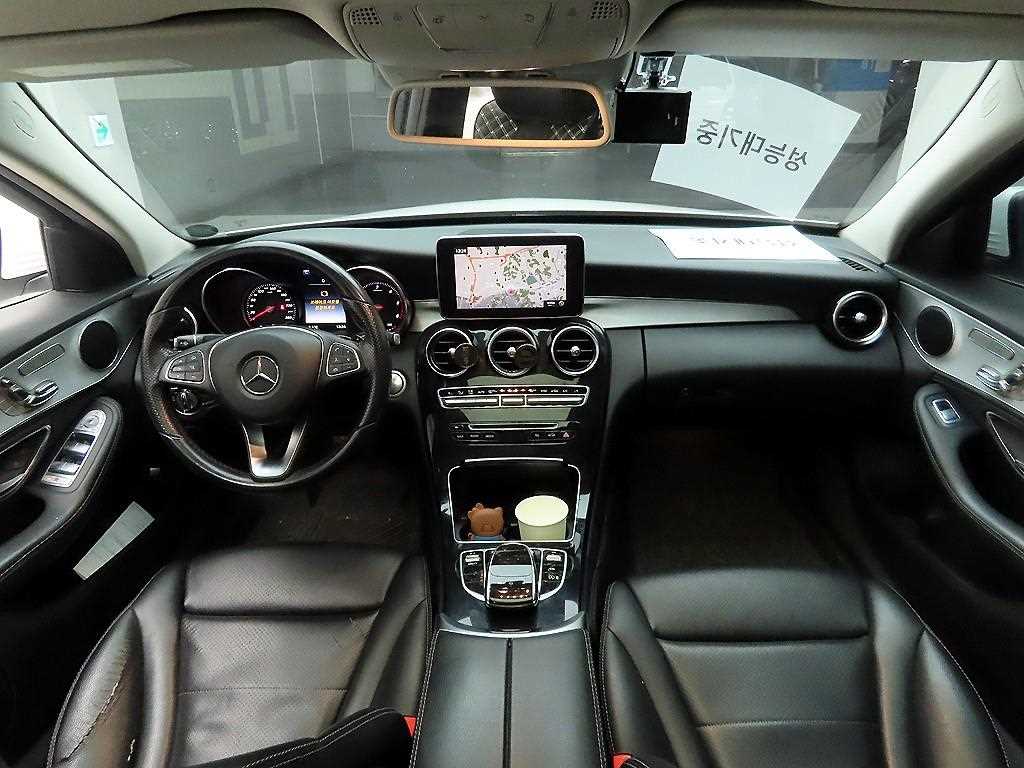 Mercedes Benz C Class - Vista 8