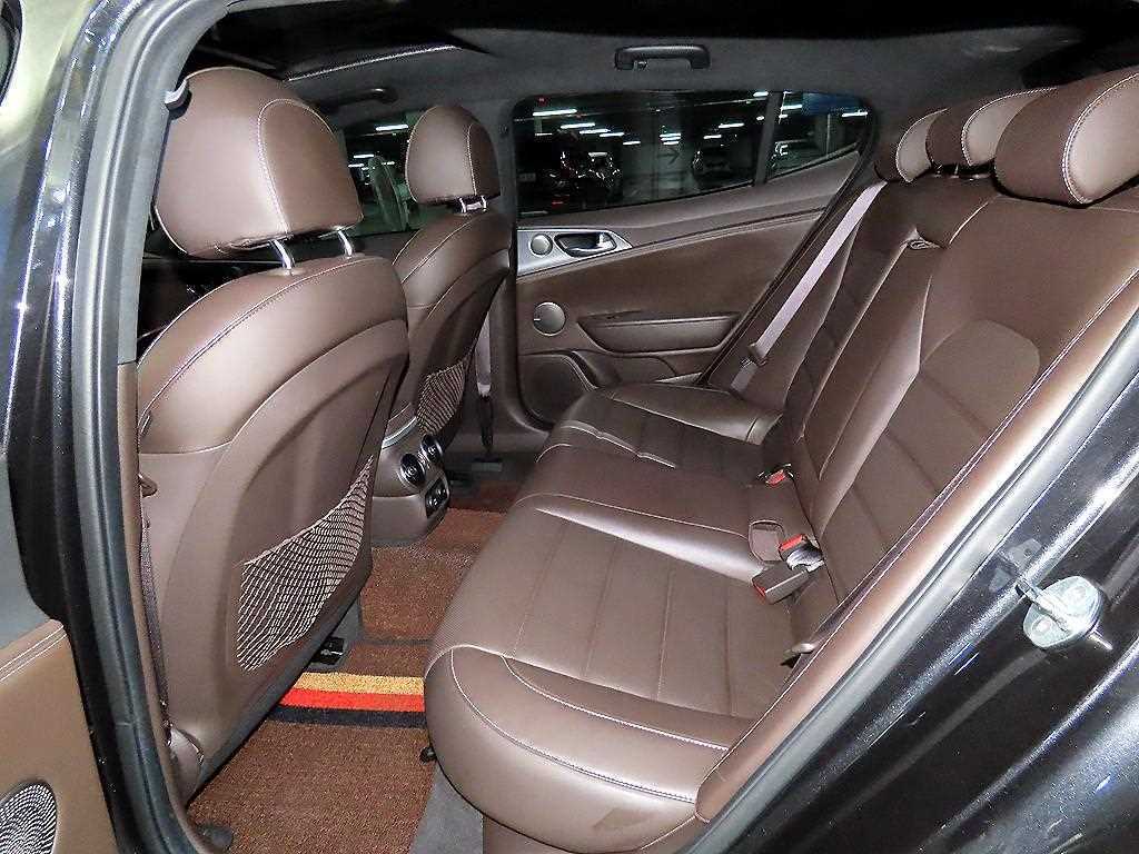 KIA Stinger - Vista 7