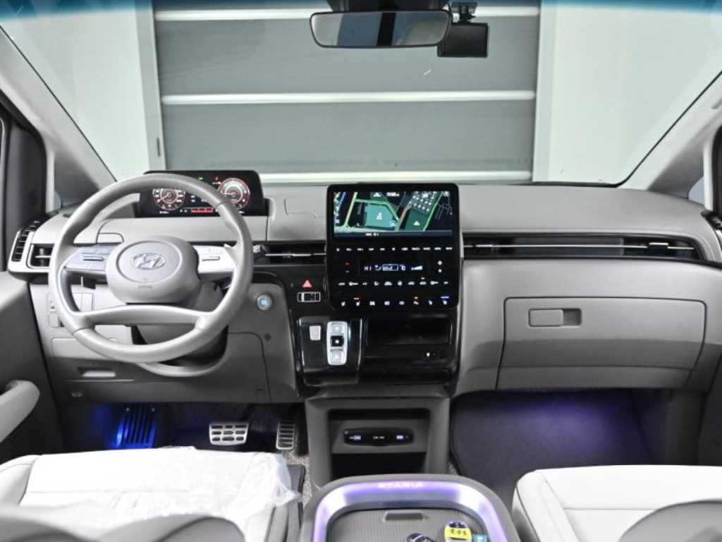 HYUNDAI Staria - Vista 7