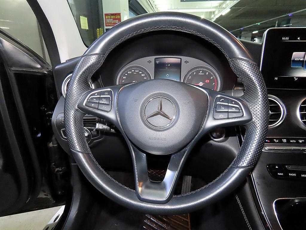 Mercedes Benz GLC Class - Vista 8