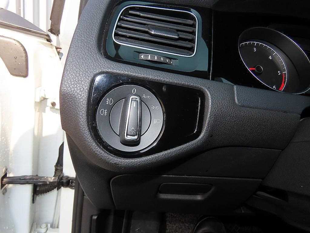 Volkswagen Golf - Vista 12