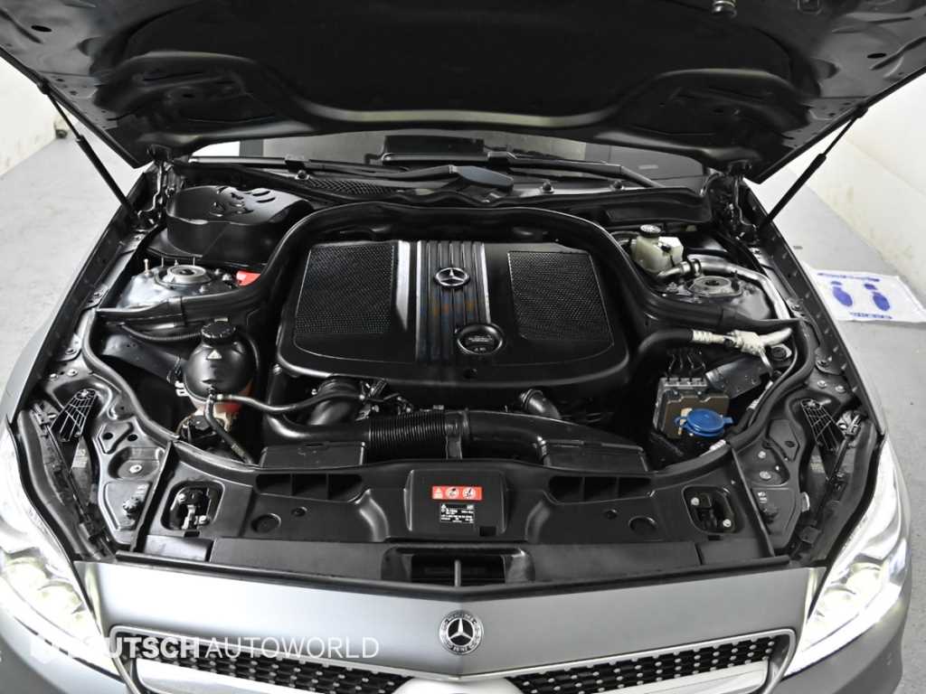 Mercedes Benz CLS Class - Vista 6