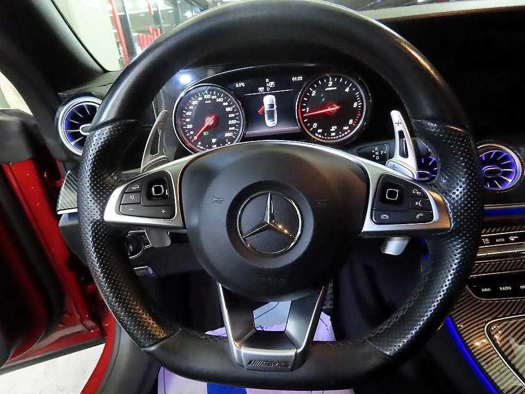 Mercedes Benz E class - Vista 12