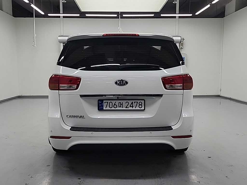 KIA Carnival - Vista 3