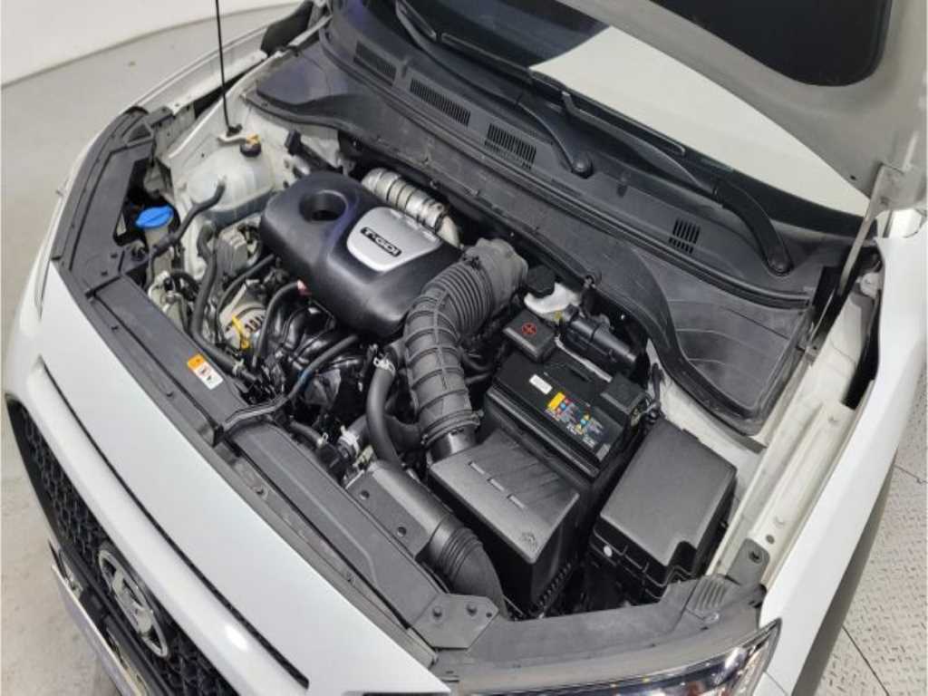 HYUNDAI Kona - Vista 7