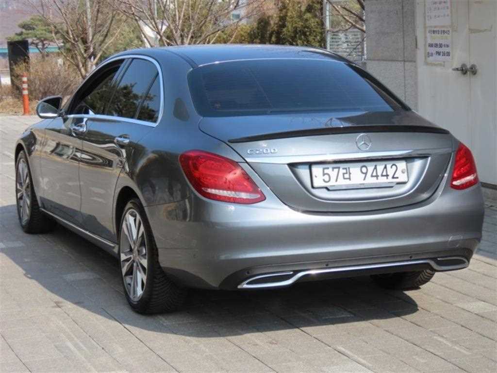 Mercedes Benz C Class - Vista 4