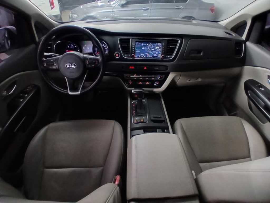 KIA Carnival - Vista 6