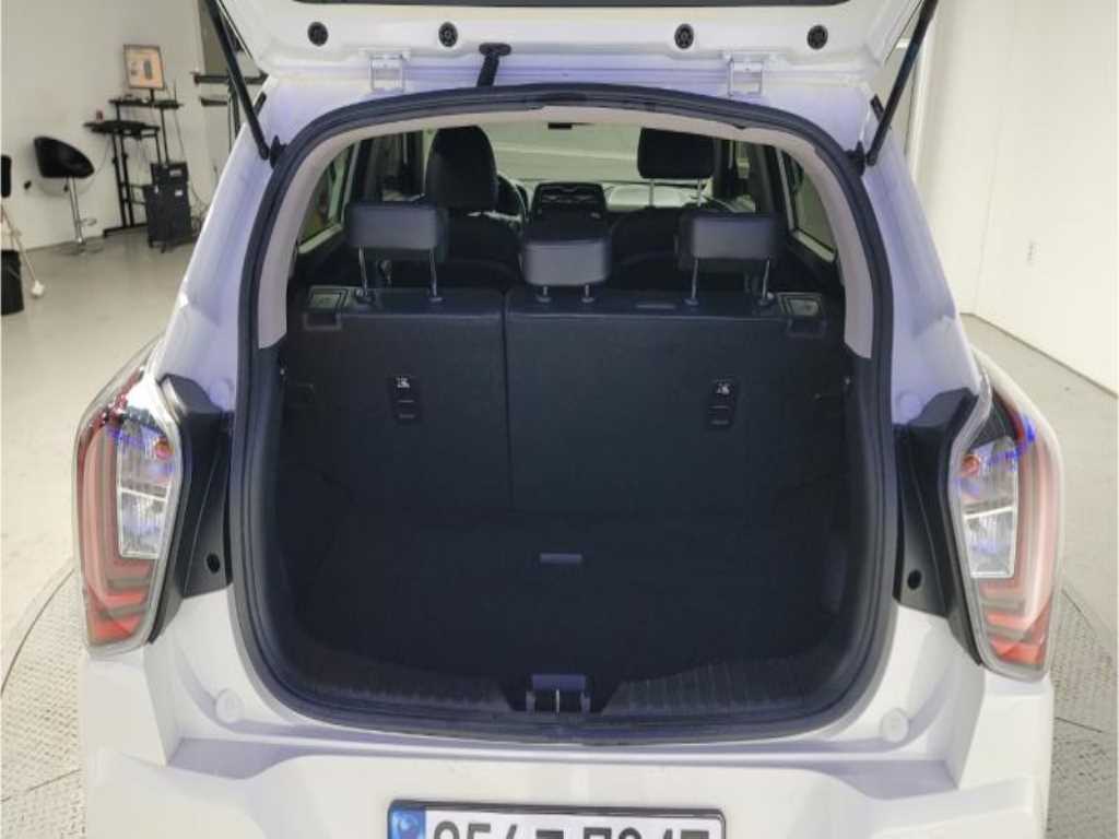 Ssangyong Tivoli - Vista 12