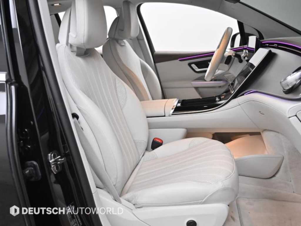 Mercedes Benz EQE - Vista 11