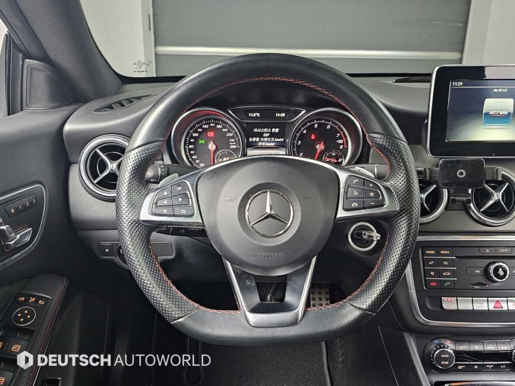 Mercedes Benz CLA Class 2018 Negro - Importación desde Corea - HF Imports Iquique - Foto 13