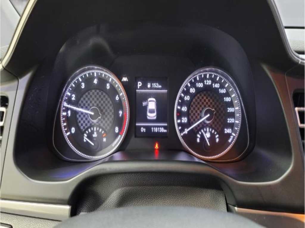 HYUNDAI Avante - Vista 9