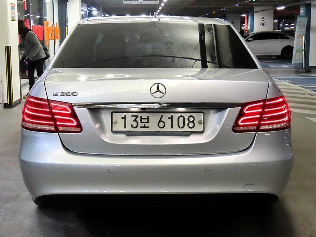 Mercedes Benz E class - Vista 5