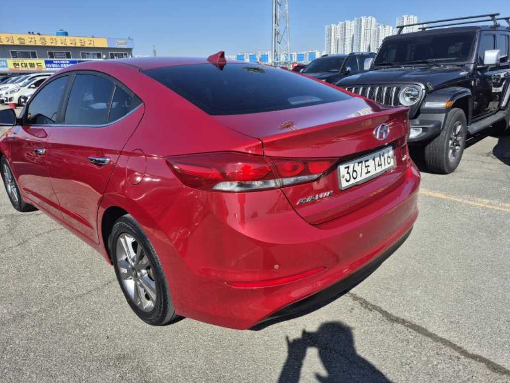 HYUNDAI Avante - Vista 6
