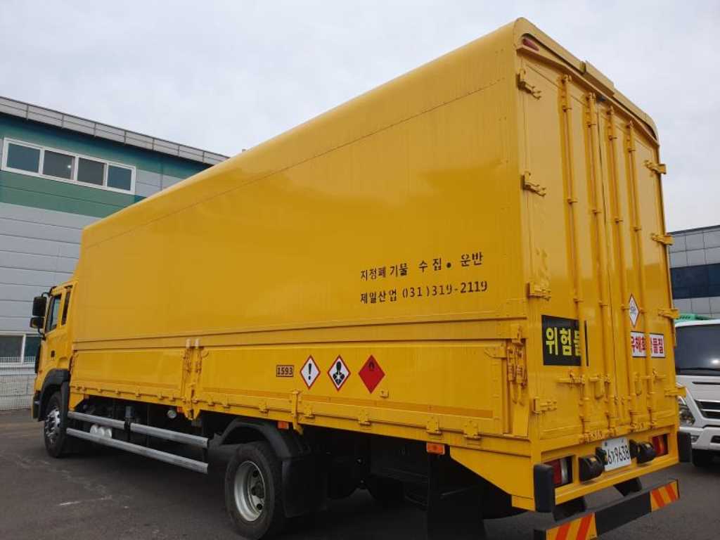 medium and large cargo truck - Vista 3