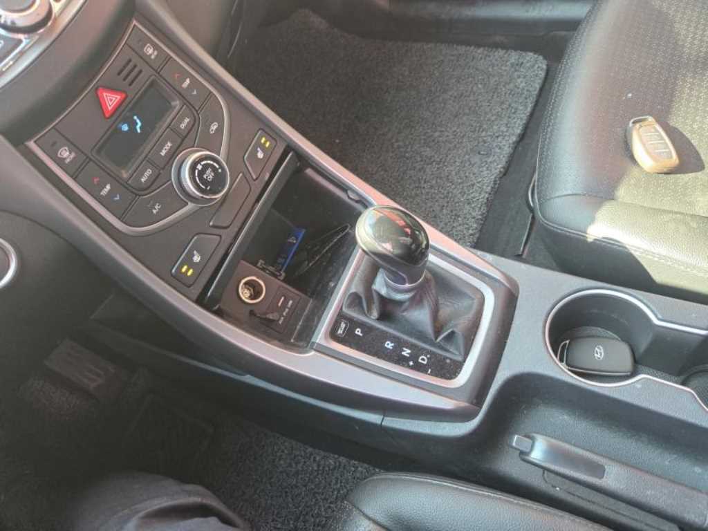 HYUNDAI Avante - Vista 7