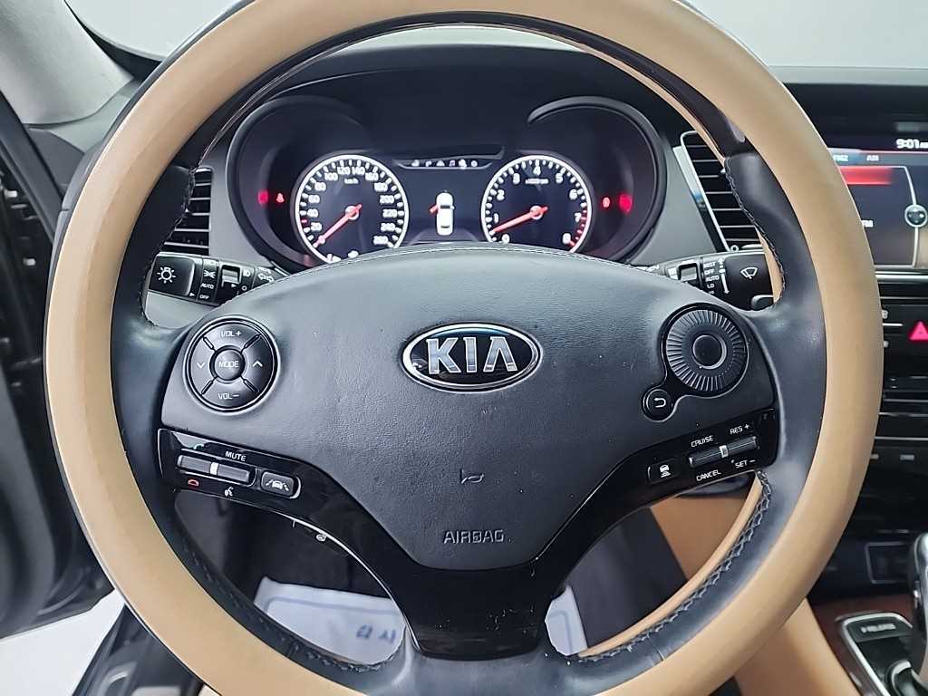 KIA K9 - Vista 9