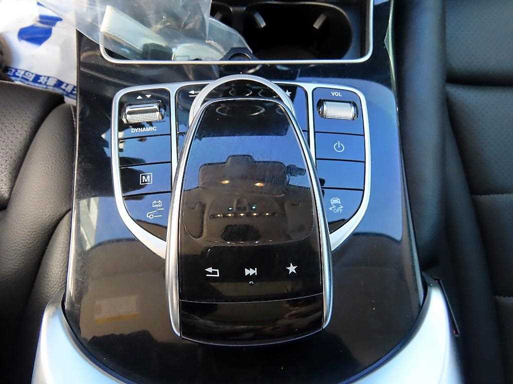 Mercedes Benz GLC Class - Vista 12