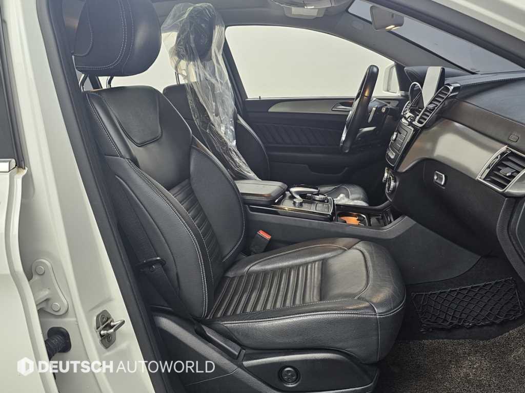 Mercedes Benz GLE Class - Vista 9