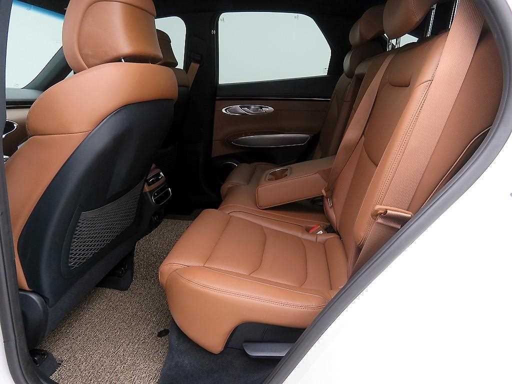 Genesis GV70 - Vista 8