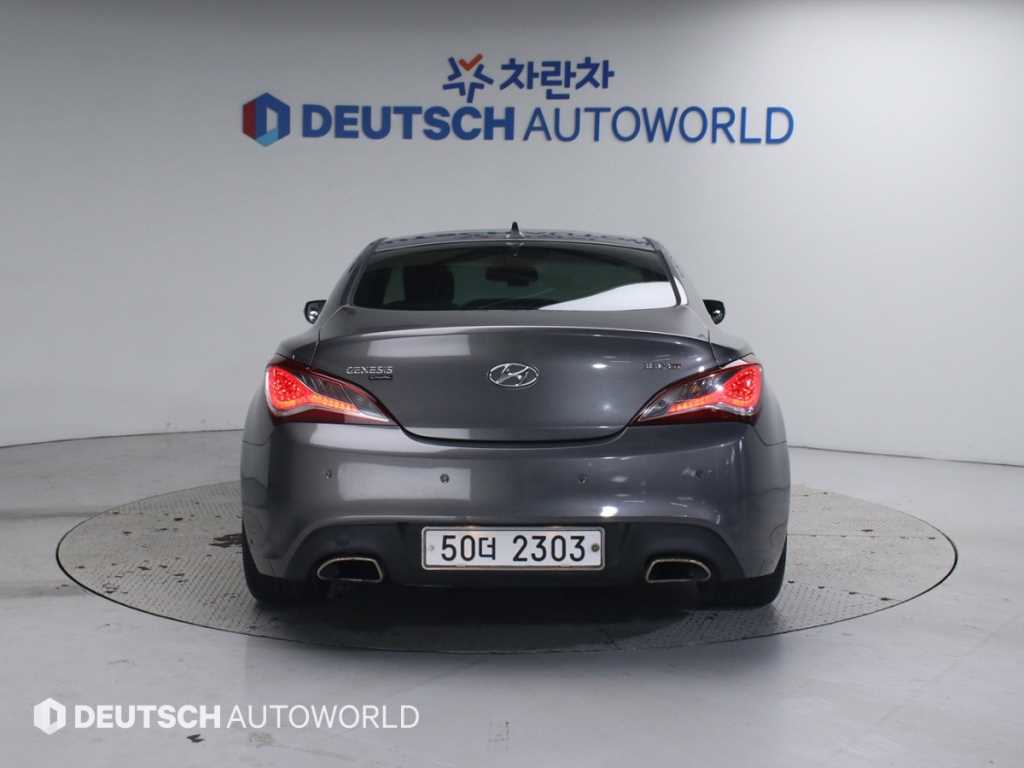 HYUNDAI Genesis - Vista 4