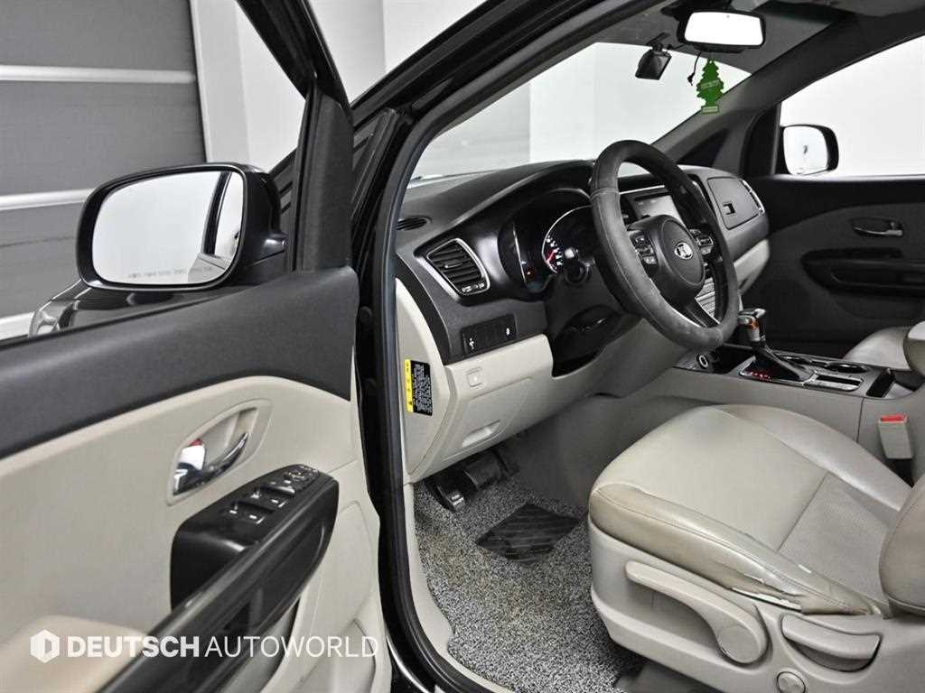 KIA Carnival - Vista 11
