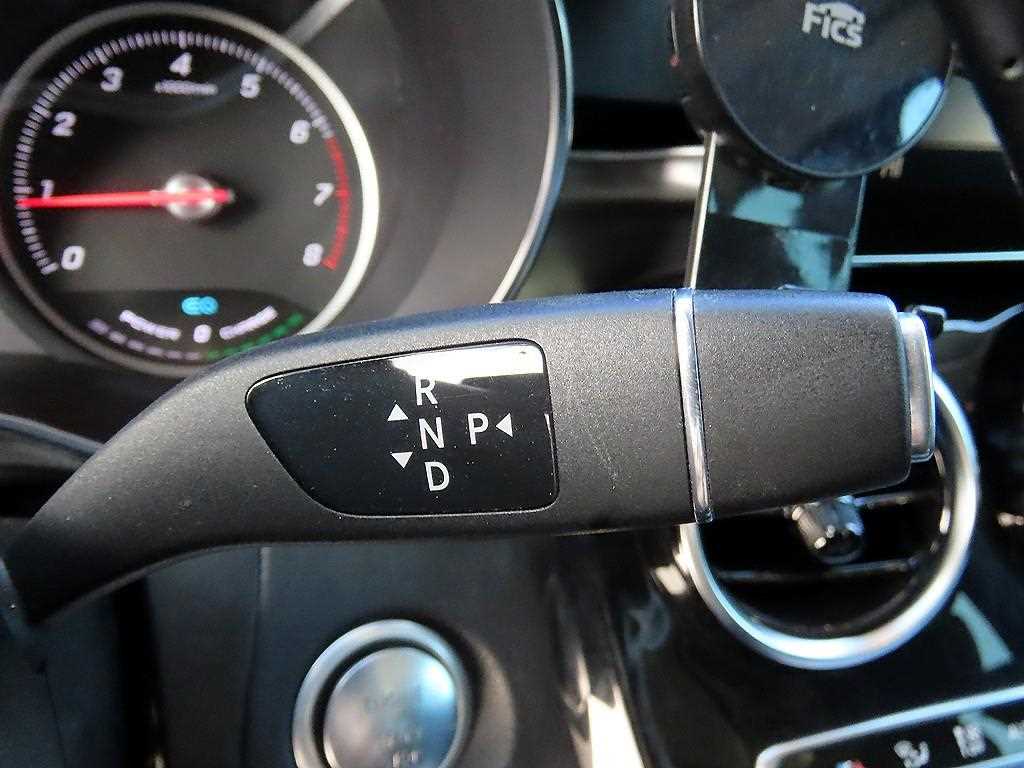 Mercedes Benz GLC Class - Vista 11