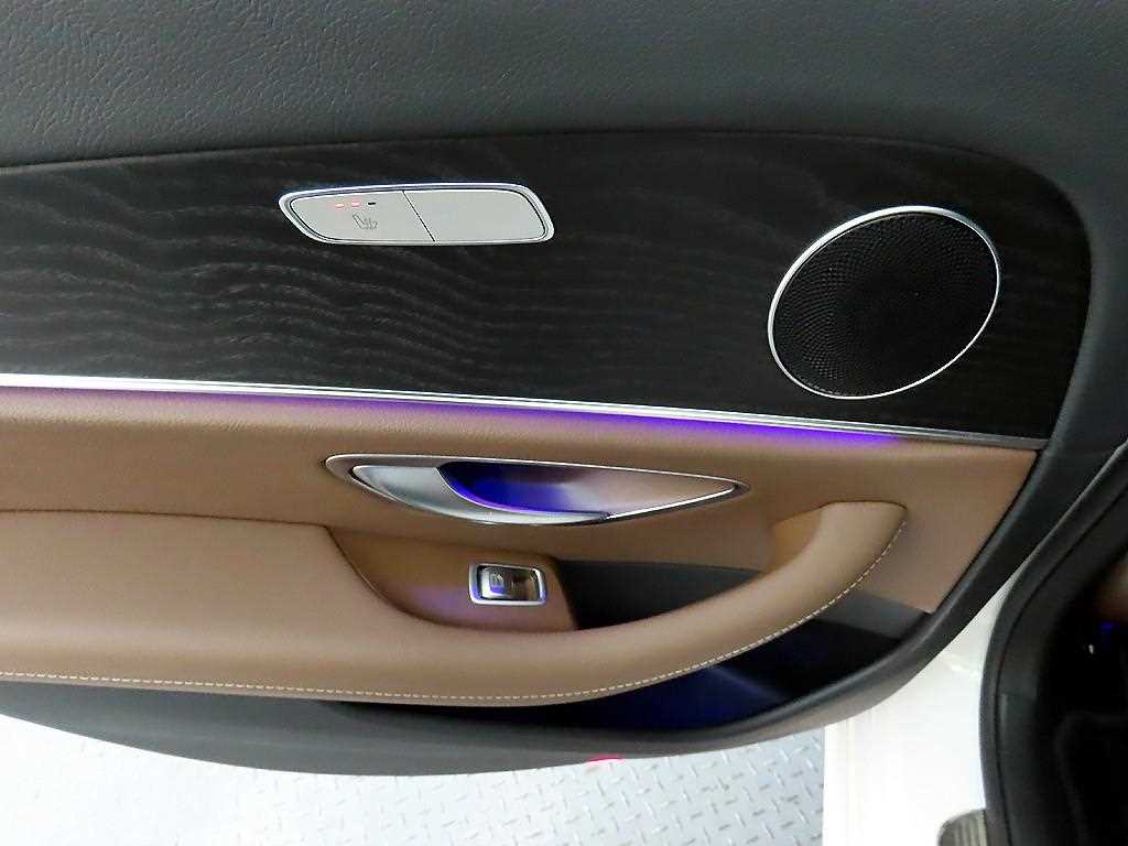 Mercedes Benz E class - Vista 12