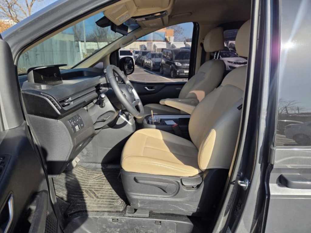 HYUNDAI Staria - Vista 5