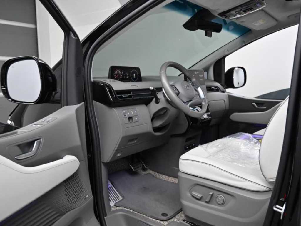 HYUNDAI Staria - Vista 11