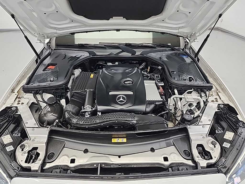 Mercedes Benz E class - Vista 5