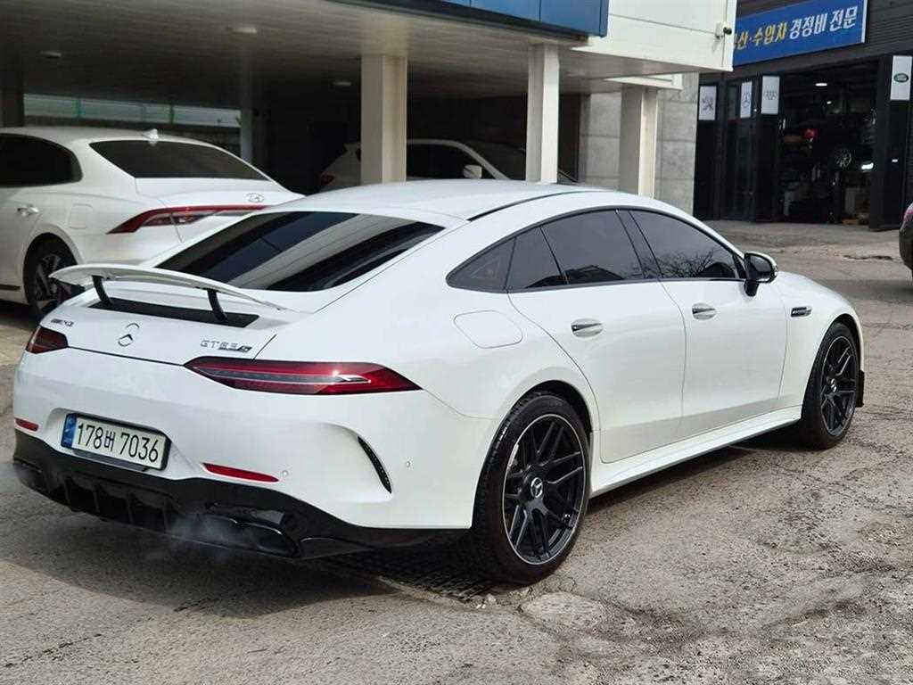 Mercedes Benz AMG GT - Vista 4