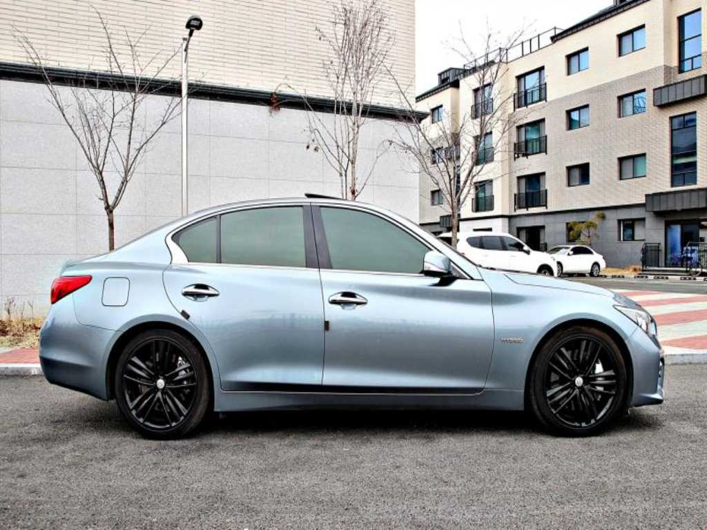 Infiniti Q - Vista 2