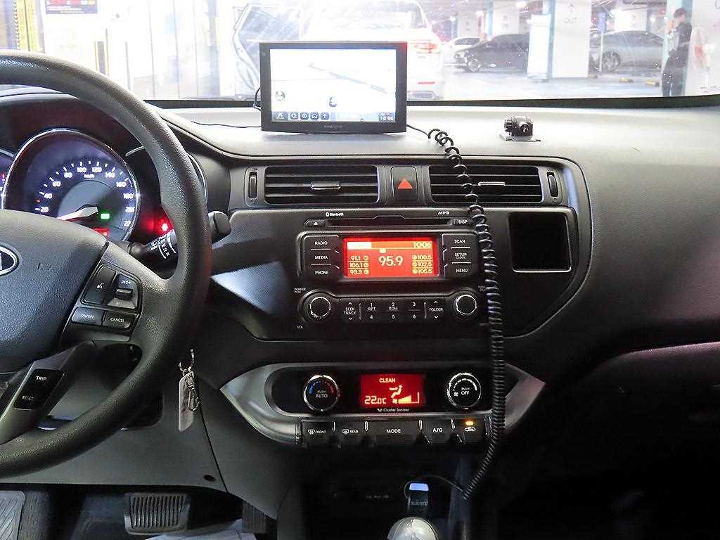 KIA Pride - Vista 11