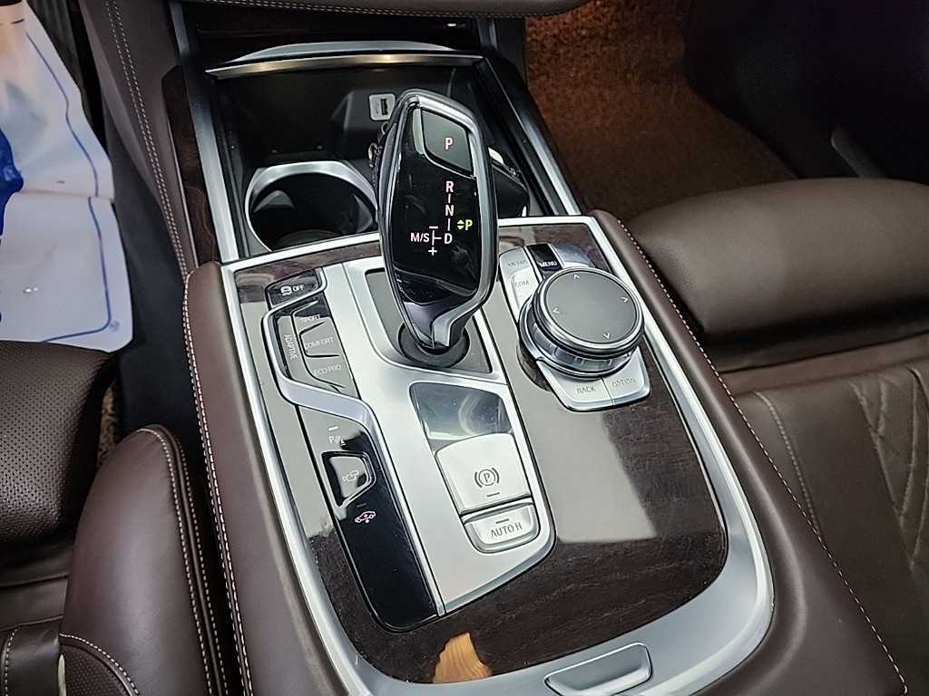 BMW 7 Series - Vista 8