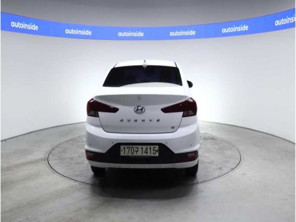 HYUNDAI Avante - Vista 4