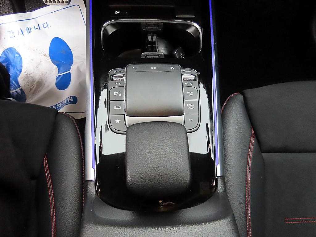 Mercedes Benz GLB Class - Vista 12