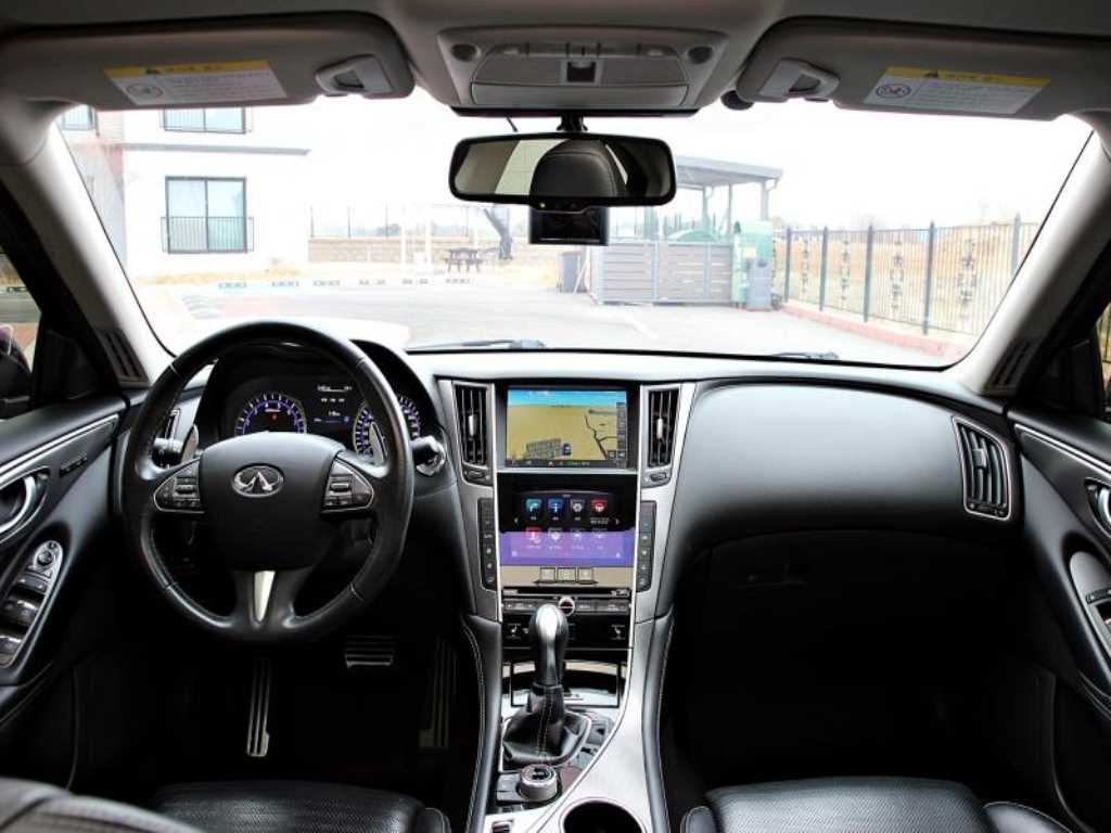 Infiniti Q - Vista 5