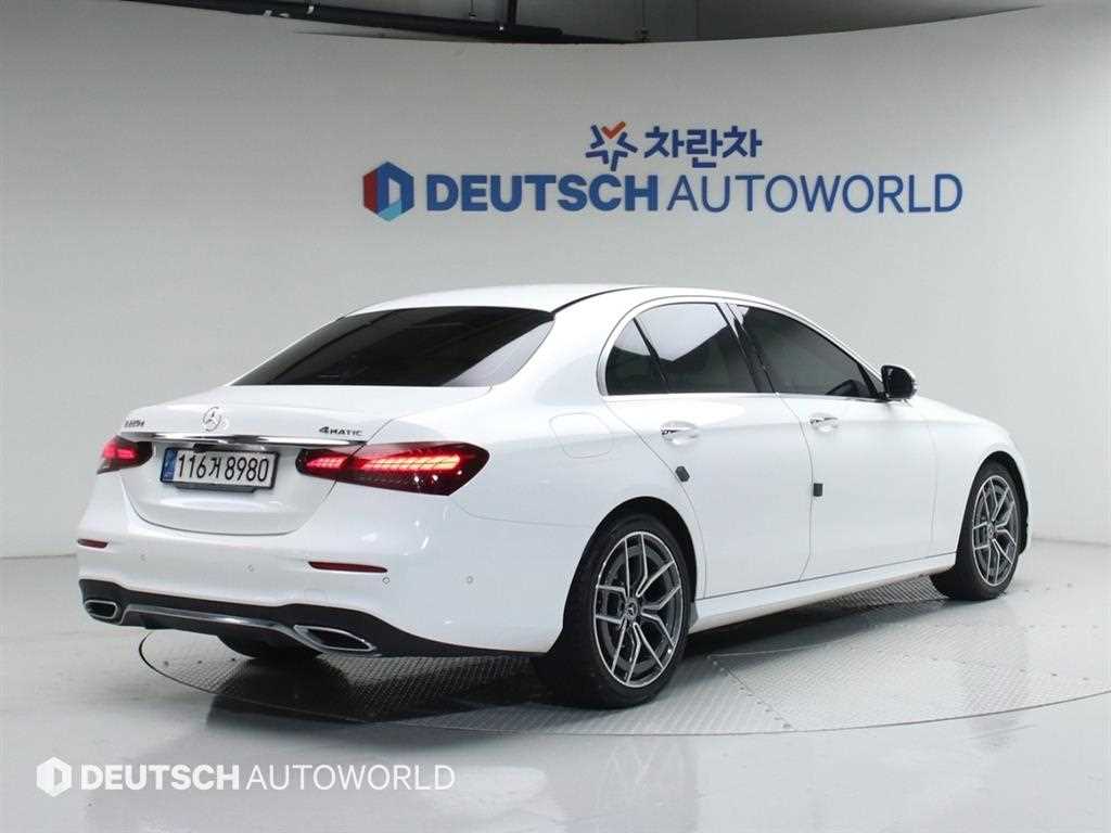 Mercedes Benz E class - Vista 3