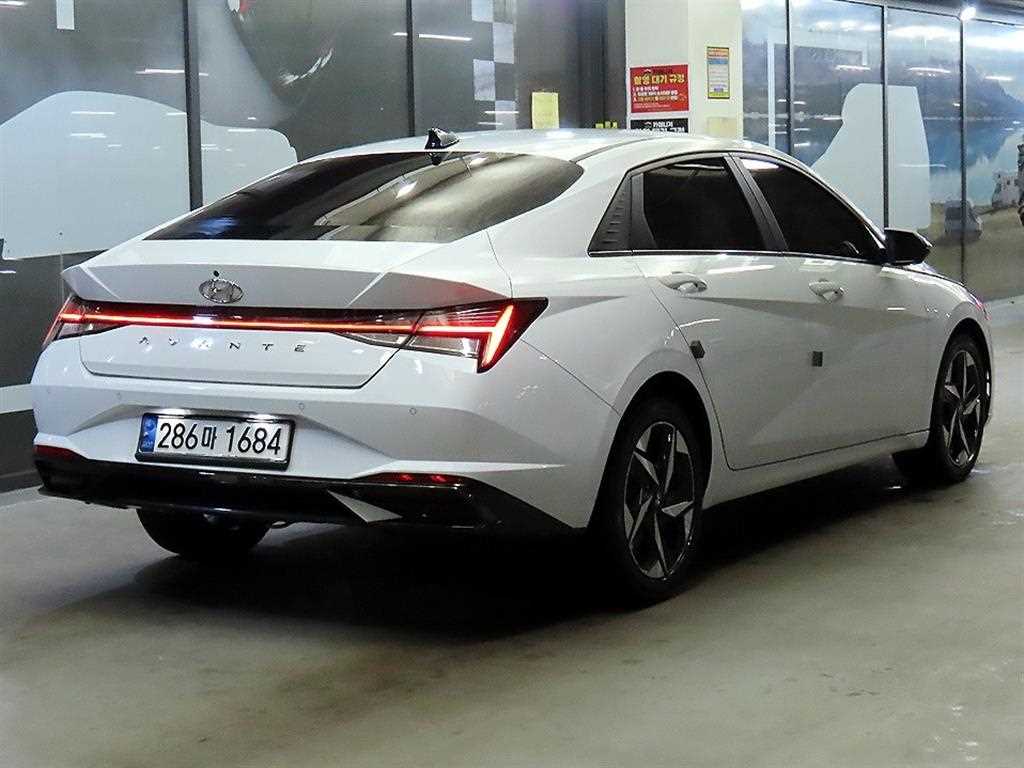 HYUNDAI Avante - Vista 4