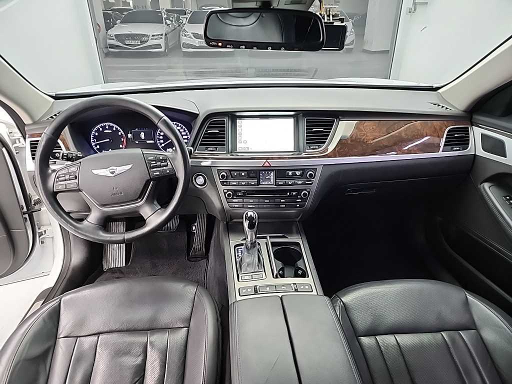 HYUNDAI Genesis - Vista 7