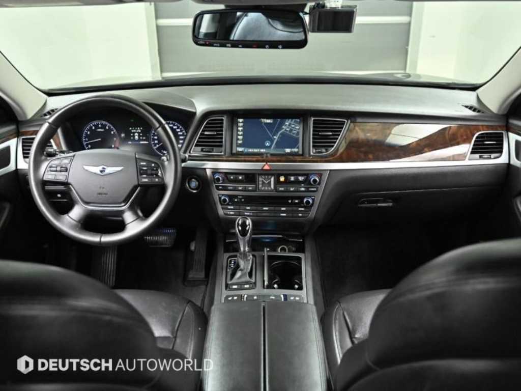 HYUNDAI Genesis - Vista 7