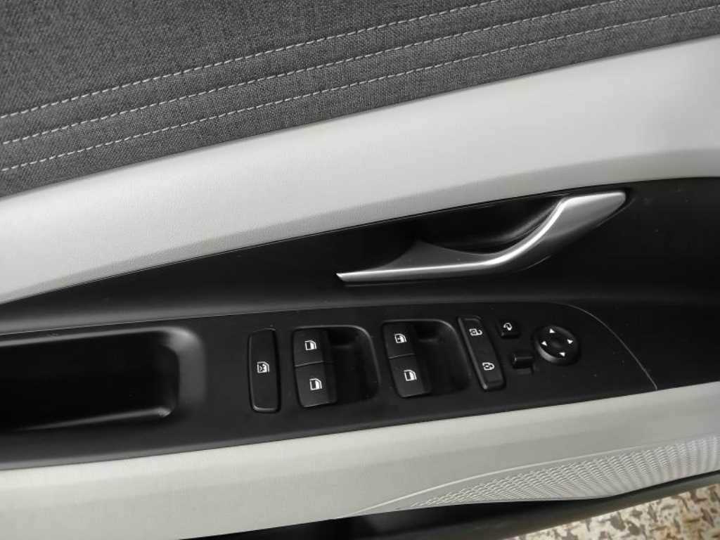 HYUNDAI Avante - Vista 10