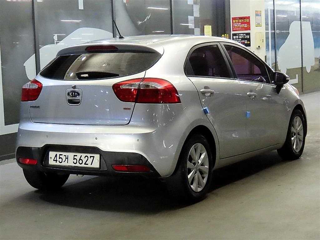 KIA Pride - Vista 4