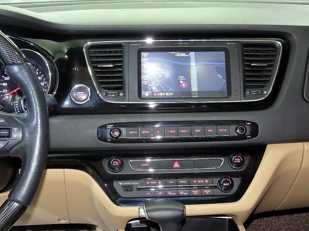 KIA Carnival - Vista 11